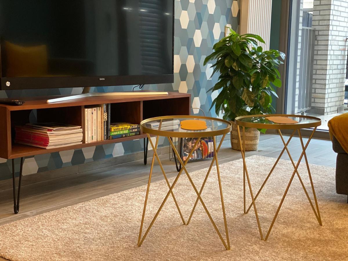 Bright And Chic In Lux Apartamento
