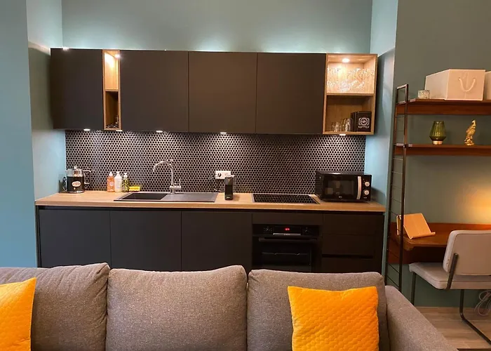 Bright And Chic Apartment In Lux City